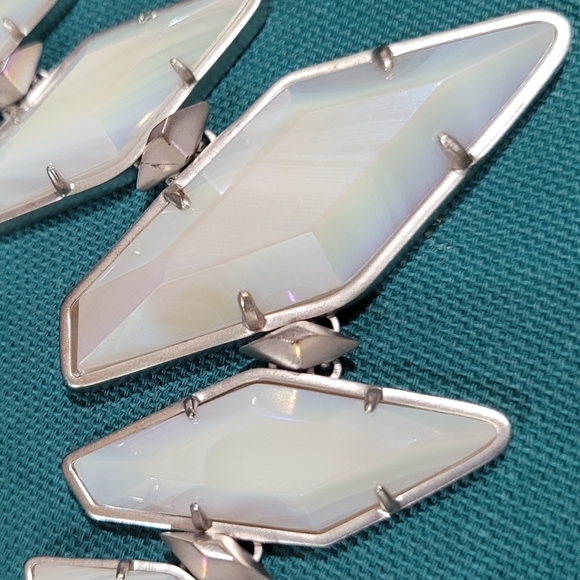 IRIDESCENT WHITE BANDED AGATE NECKLACE SILVER NWT - Picture 7 of 15